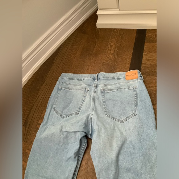HOLLISTER Low Rise Boyfriend Light Wash Distressed Women’s Jeans Size 32” Waist - Picture 5 of 10